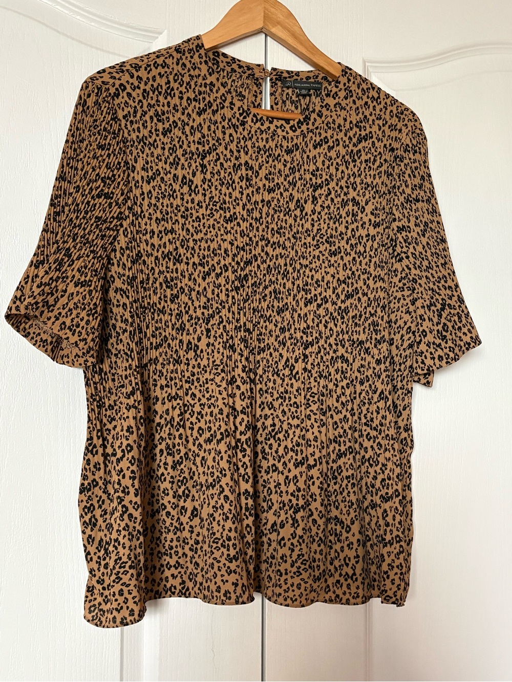 Adriana  Papell  Women’s Short-Sleeve Leopard Print Shirt - Tan/Black